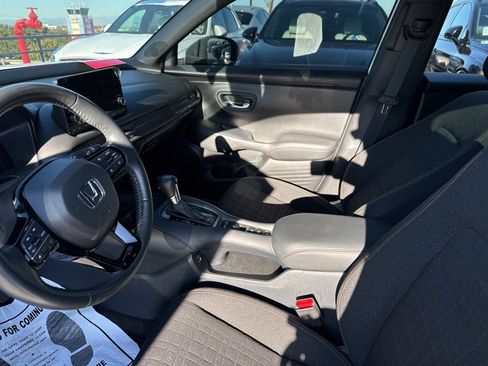Used 2023 Honda HR-V Sport image 4
