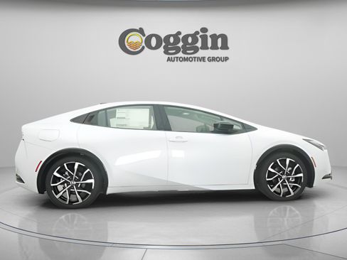 New 2026 Toyota Prius Plug-In Hybrid image 17