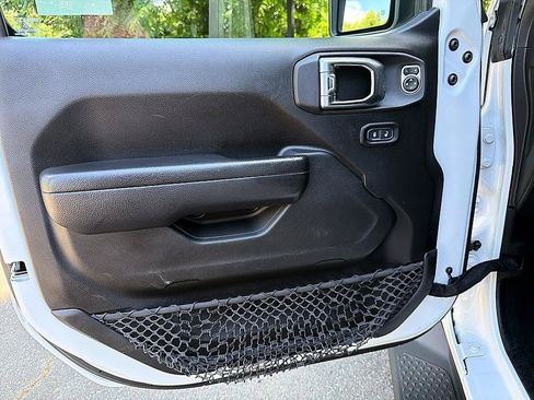 Used 2023 Jeep Gladiator Sport AWD/4WD image 9