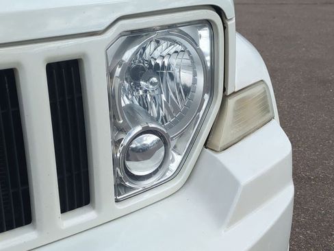 Used 2008 Jeep Liberty Sport image 10