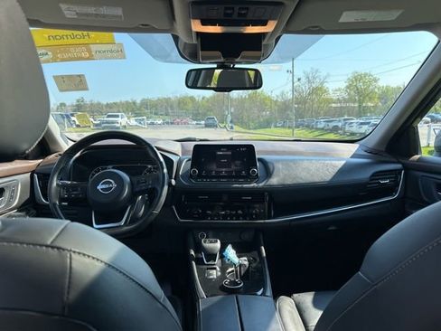 Used 2023 Nissan Rogue SL image 5