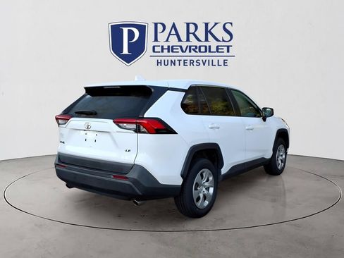 Used 2022 Toyota RAV4 LE FWD image 31