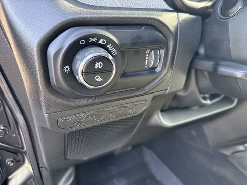 New 2025 Jeep Gladiator Sport image 15