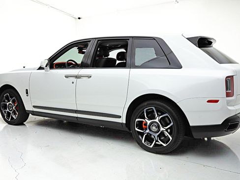 Used 2023 Rolls-Royce Cullinan Black Badge AWD/4WD image 9