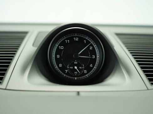 New 2025 Porsche Macan image 34