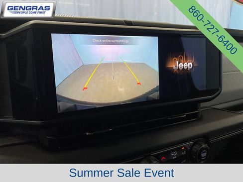 Used 2025 Jeep Wrangler Unlimited Sahara w/ Safety Group AWD/4WD image 19