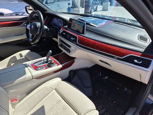 Used 2017 BMW ALPINA B7 xDrive AWD/4WD image 22