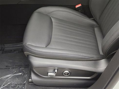 New 2024 Maserati Grecale GT image 31