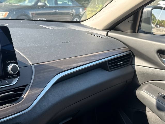 Used 2025 Nissan Altima 2.5 SV FWD image 26