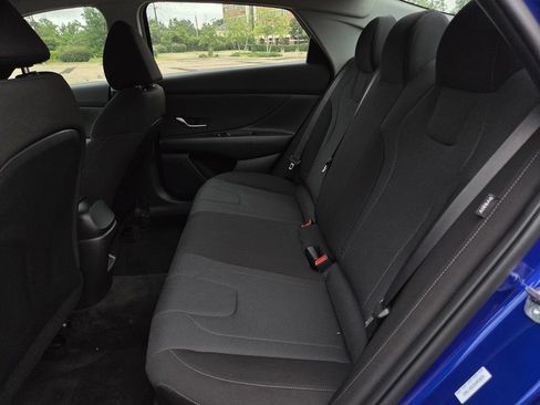 Used 2025 Hyundai Elantra SE FWD image 17