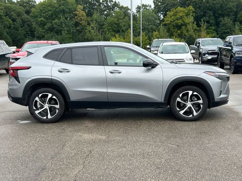Used 2024 Chevrolet Trax RS w/ Driver Confidence Package FWD image 15