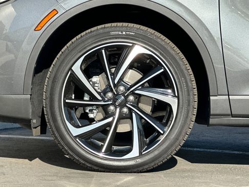 New 2025 Lincoln Corsair Reserve image 25