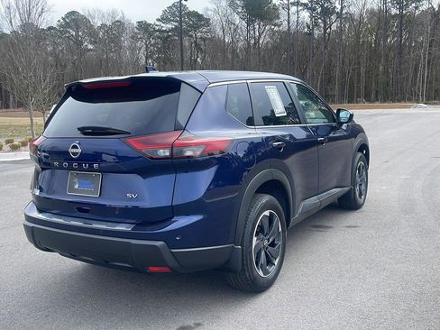 Used 2024 Nissan Rogue SV image 7