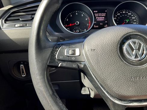 Used 2019 Volkswagen Tiguan SE w/ Panoramic Sunroof Package image 17