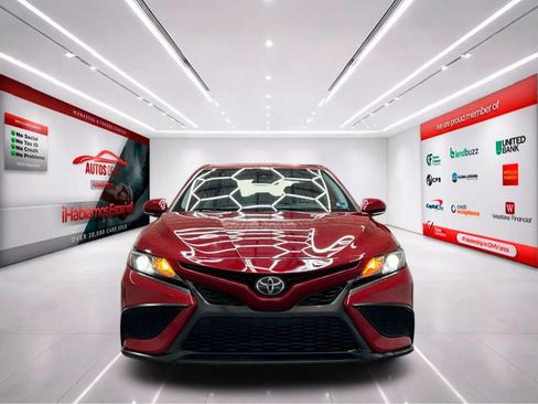 Used 2024 Toyota Camry SE FWD image 3