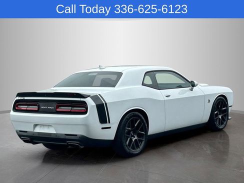 Used 2016 Dodge Challenger R/T Scat Pack w/ Leather Interior Group RWD image 5