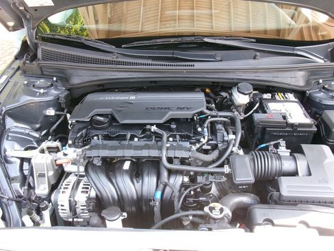 Used 2023 Hyundai Elantra SE FWD image 43