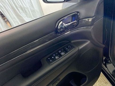 Used 2020 Jeep Grand Cherokee Overland AWD/4WD image 30