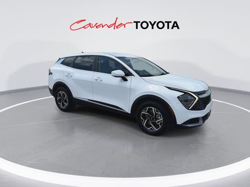 Used 2025 Kia Sportage LX FWD image 2