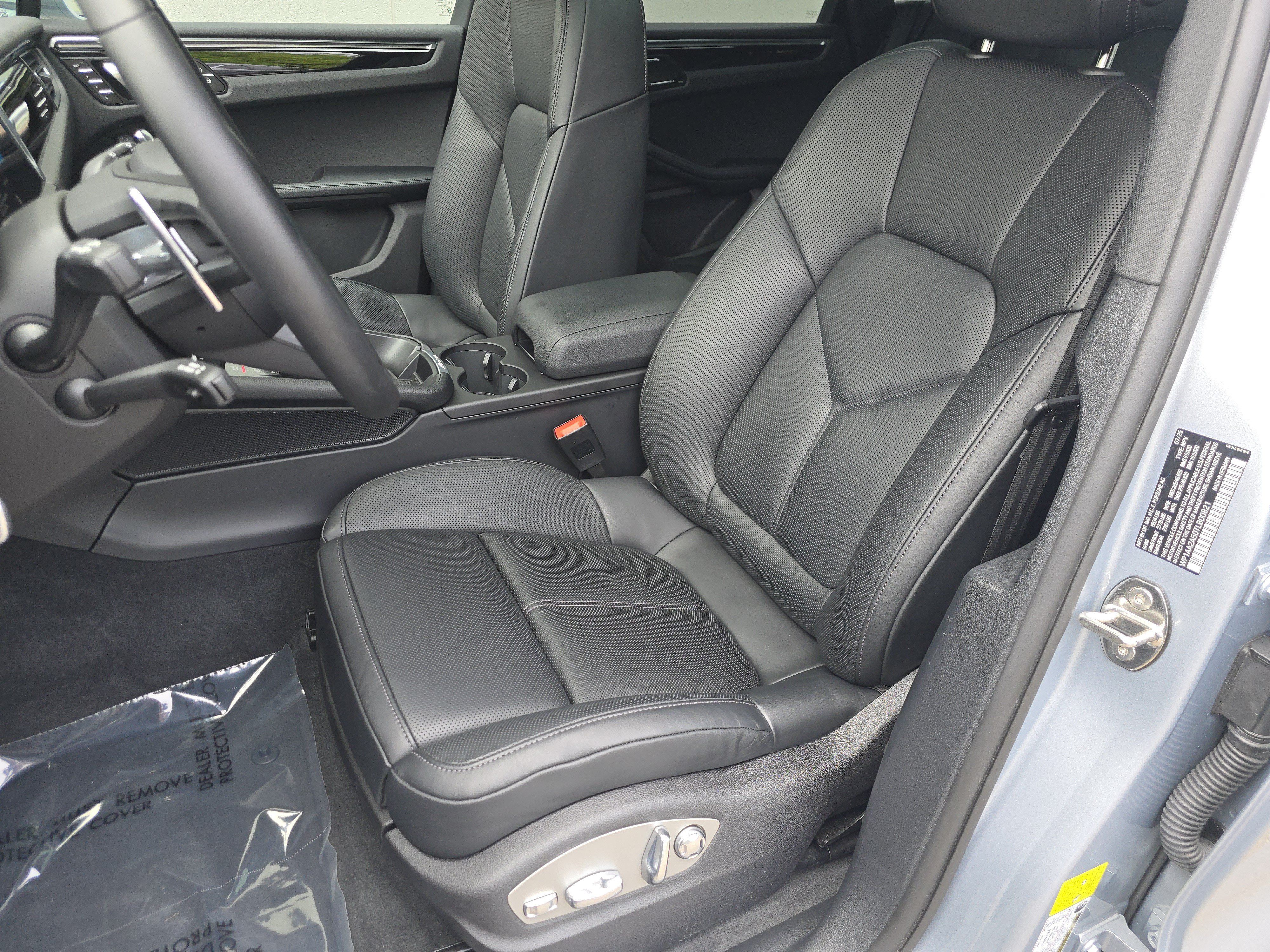 Certified 2026 Porsche Macan AWD/4WD image 5