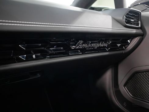 Used 2021 Lamborghini Huracan EVO RWD image 17