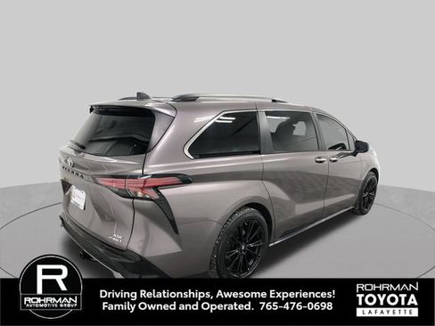 Used 2022 Toyota Sienna XSE w/ XSE Plus Package AWD/4WD image 7
