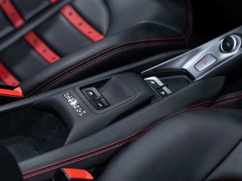 Used 2021 Ferrari F8 Tributo image 60