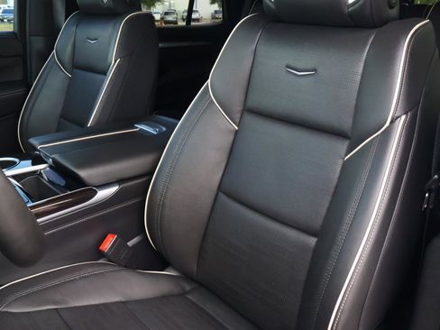 Certified 2025 Cadillac Escalade Premium Luxury w/ LPO, Floor Liner Package image 19