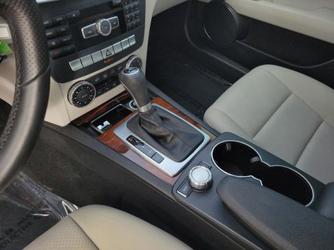 Used 2013 Mercedes-Benz C 250 Sedan image 18