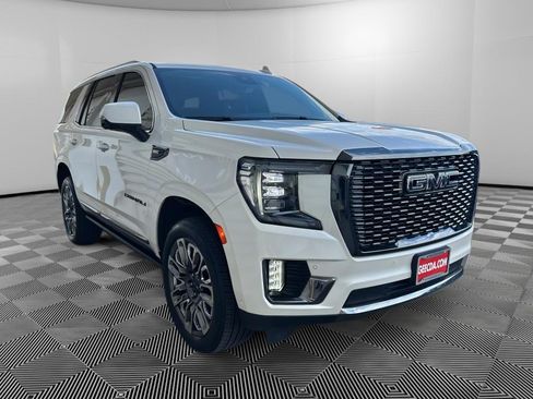 Used 2024 GMC Yukon Denali Ultimate AWD/4WD image 3