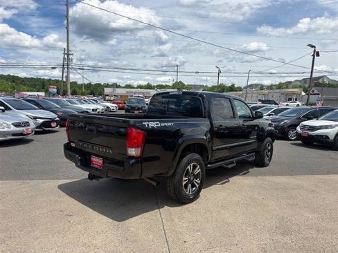 Used 2017 Toyota Tacoma TRD Sport RWD image 8