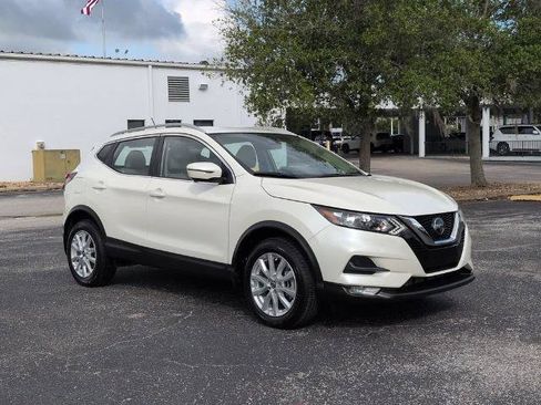 Certified 2020 Nissan Rogue Sport SV w/ Technology Package FWD image 2