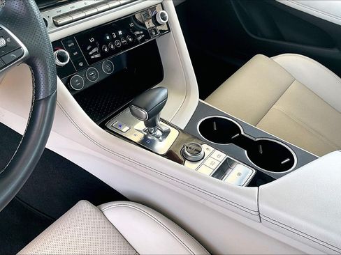 Used 2025 Genesis G70 2.5T AWD/4WD image 18