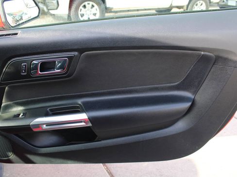 Used 2016 Ford Mustang Coupe image 6