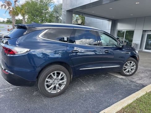 Used 2023 Buick Enclave Essence w/ Experience Buick Package FWD image 3