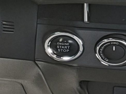 Used 2017 Toyota Tacoma TRD Off-Road AWD/4WD image 23