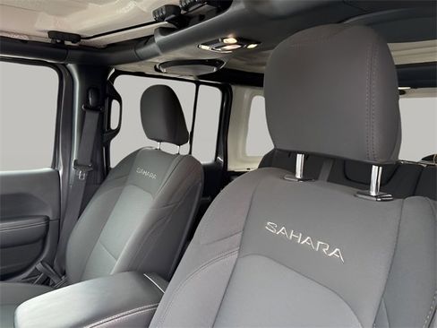 Used 2021 Jeep Wrangler Unlimited Sahara w/ Uconnect 4C Nav & Sound Group image 8