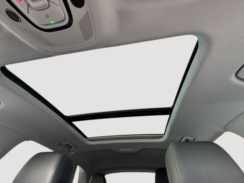 Used 2022 Audi e-tron Premium Plus w/ Premium Plus Package image 16