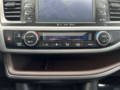 Used 2016 Toyota Highlander Limited AWD/4WD image 21