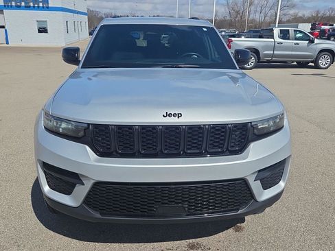 Used 2025 Jeep Grand Cherokee Altitude image 10