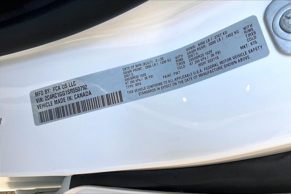 Used 2025 Chrysler Pacifica Limited FWD image 38