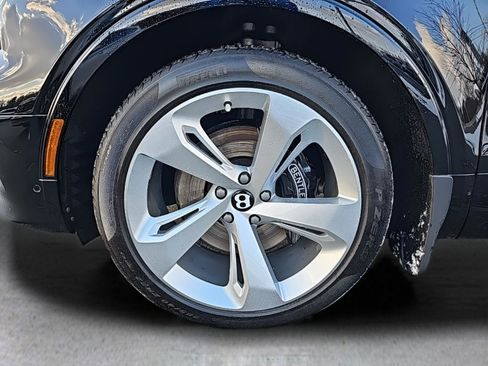 Certified 2022 Bentley Bentayga image 6