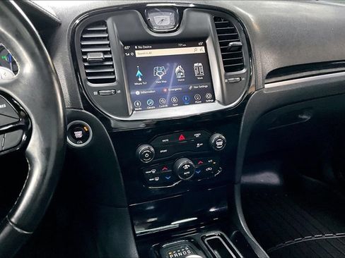 Used 2018 Chrysler 300 S AWD/4WD image 9