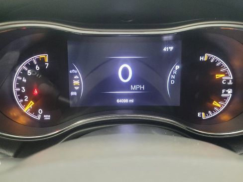 Used 2019 Jeep Grand Cherokee Laredo AWD/4WD image 23