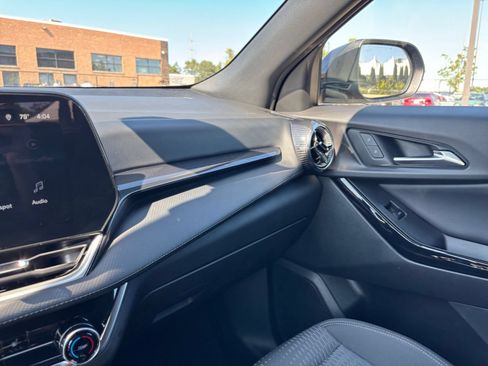 Used 2025 Chevrolet Equinox LT FWD image 35