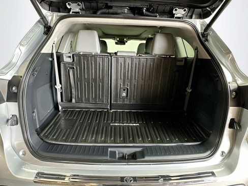 Used 2024 Toyota Highlander Platinum image 26