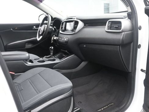 Used 2018 Kia Sorento FWD image 26