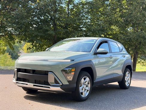 Used 2025 Hyundai Kona SE AWD/4WD image 1