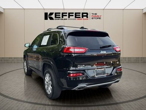 Used 2018 Jeep Cherokee Overland w/ Technology Group AWD/4WD image 3