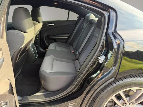 Used 2019 Dodge Charger SXT AWD/4WD image 3
